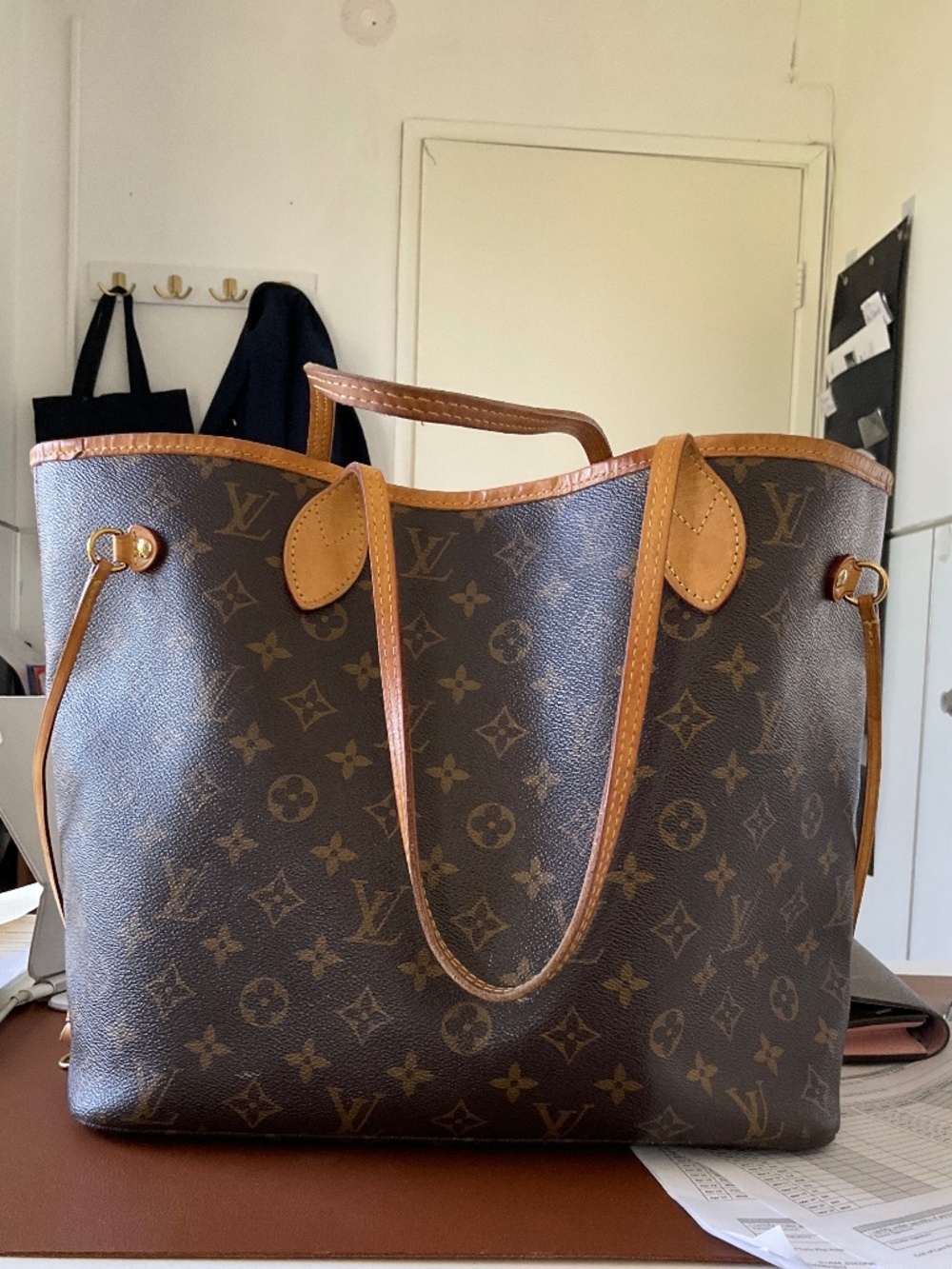 Authentic Louis Vuitton Never Full MM